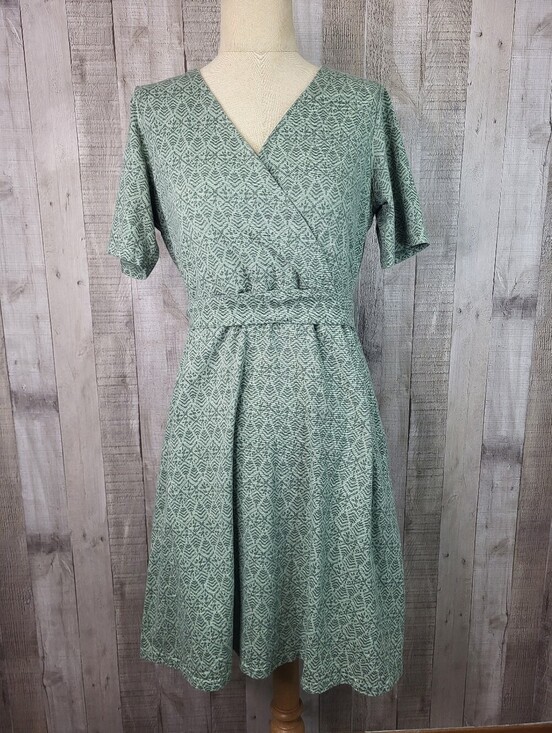 L.L. Bean Dresses & Skirts - L.L Bean Green Printed Wrap-Style Women's Dress. Size Medium. Item 507253